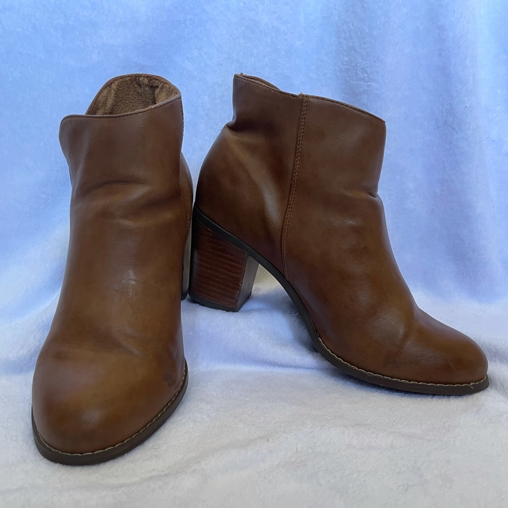 TORRID FAUX LEATHER ZIP ANKLE BOOTIES SIZE 9.5